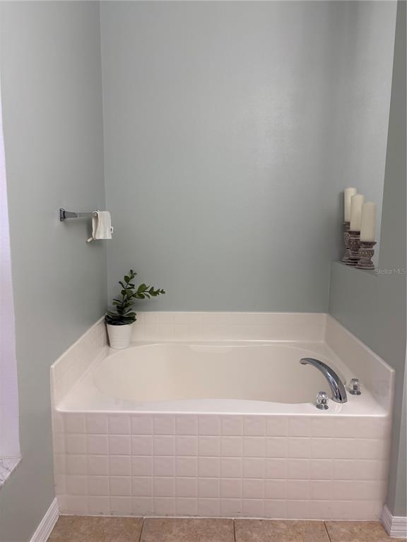 Building Photo - 5610 Forest Ridge Dr