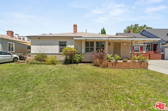 Primary Photo - 3016 Greenfield Ave