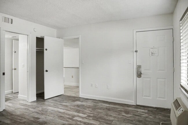 Building Photo - 2791 N Poinciana Blvd