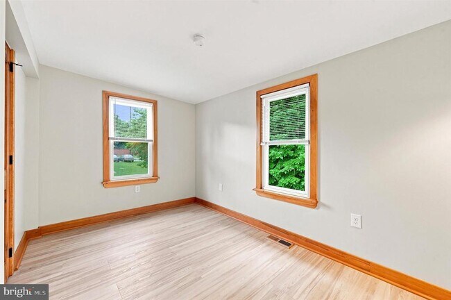Building Photo - 705 Forrest St