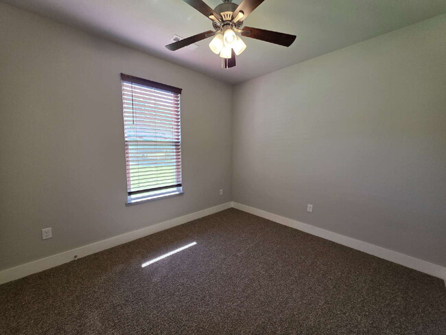 Building Photo - 13 Lockhart Ln