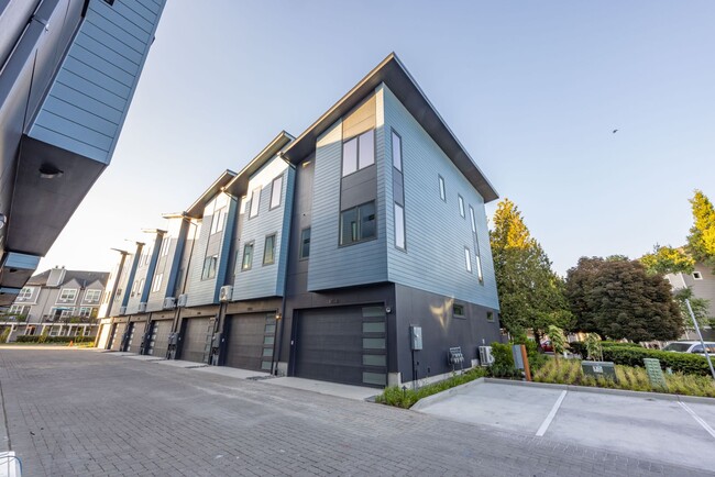 Building Photo - RIVERSIDE TOWNHOMES - BRAND NEW!