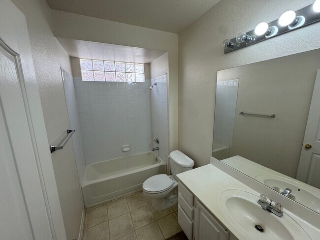 Building Photo - Cozy Condo in Ahwatukee