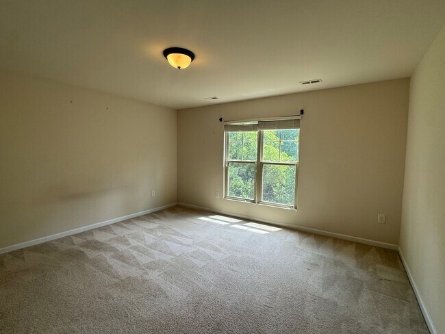 Building Photo - 3 Bedroom/2.5 Bath Brick Townhome in Cary NC