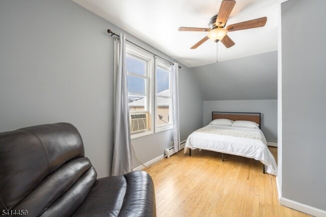 Building Photo - 529 Ainsworth St