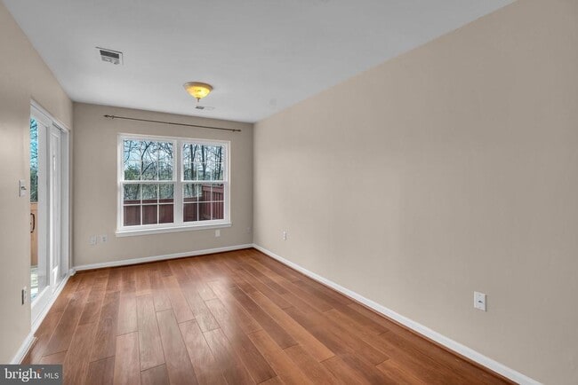 Building Photo - 21644 Frame Square