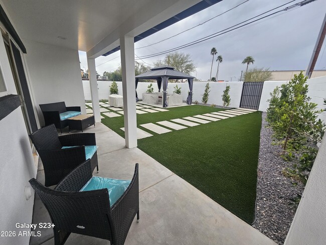 Building Photo - 2817 N 71st Pl