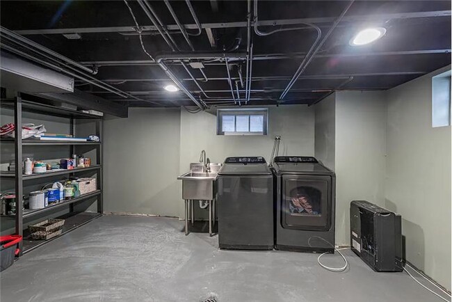 Building Photo - 1902 N Ash St