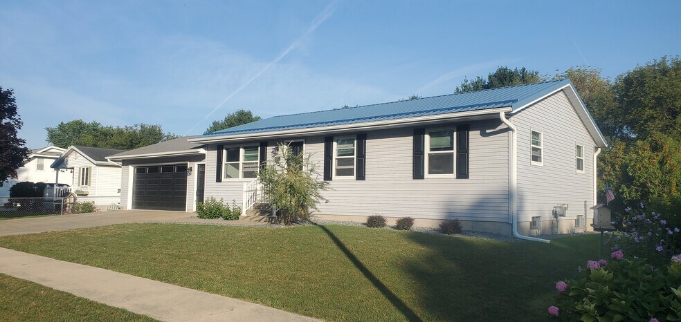 Building Photo - 2035 Ridgeway Rd