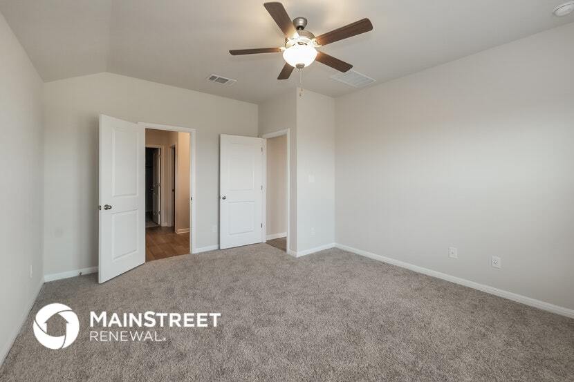 Building Photo - 1014 Round Bale Rd