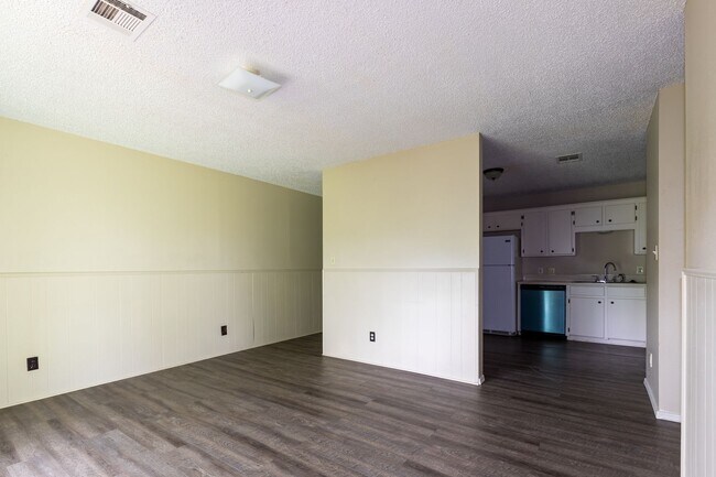 Building Photo - 1421 W Lillian St