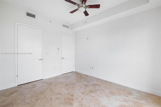 Building Photo - 20000 E Country Club Dr