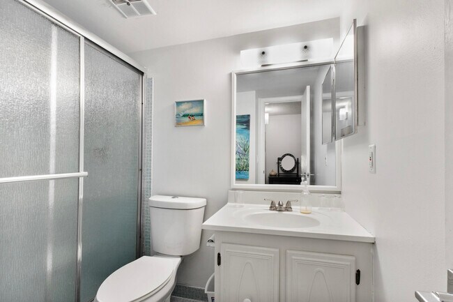 Building Photo - 20 Abbey Ln