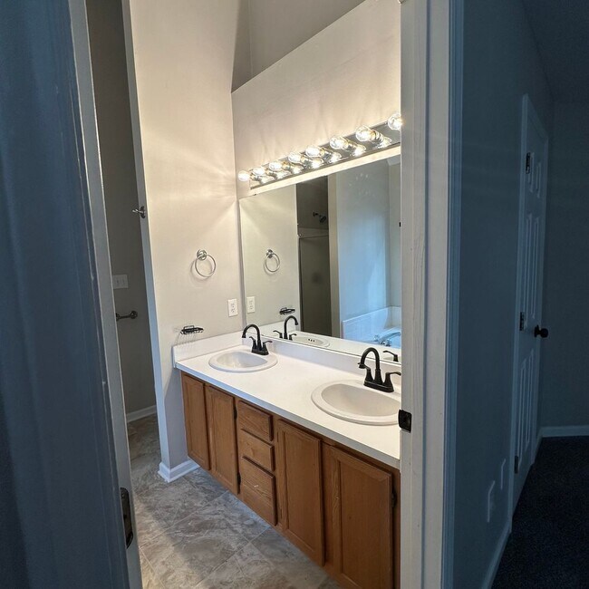 Building Photo - Charming 4BR House in Clayton