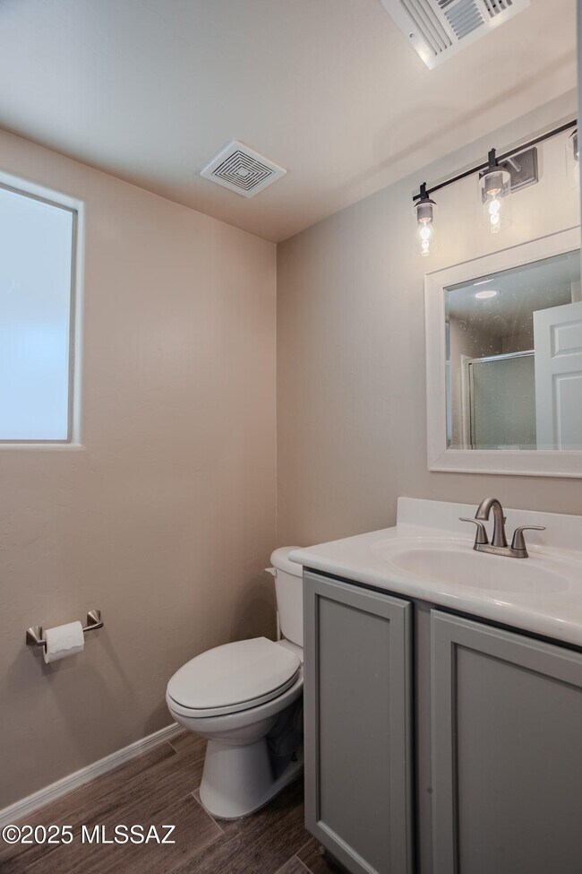 Building Photo - 6161 N Placita San Agustin