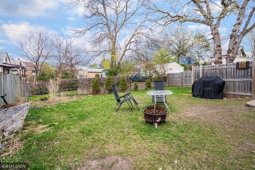 Building Photo - 1113 26th Ave NE