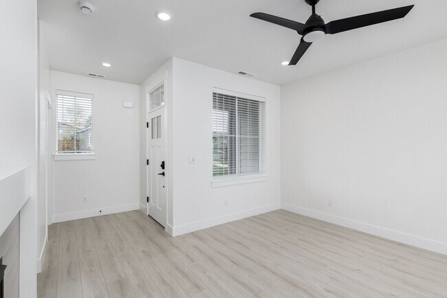 Building Photo - 20869 SE Denver Dr