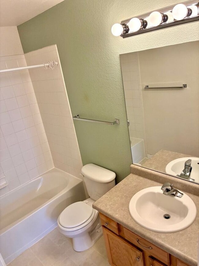 Building Photo - Beautiful and Spacious 3 Bed, 3.5 Bath Townhome in SE Fort Collins. Detached 1 Car Garage. Water/...