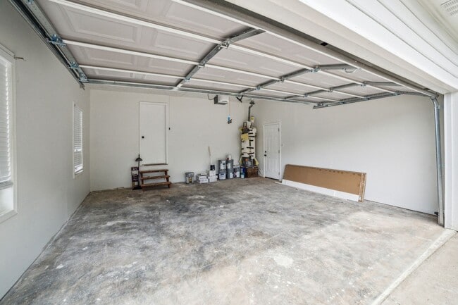 Building Photo - 3 bed 3 bath in Jonesboro!
