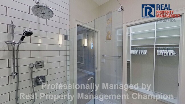 Building Photo - Luxury Condo in Heart of Wilmington with Water Views