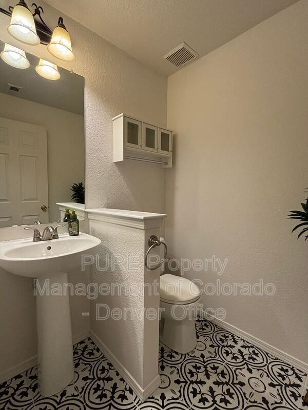 Building Photo - 6484 Silver Mesa Dr