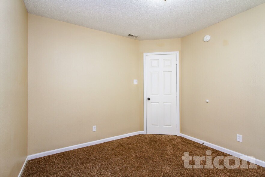 Building Photo - 151 Snowflake Cir