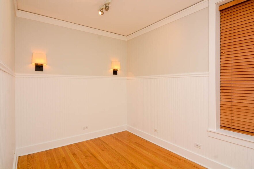 Building Photo - 3614 N Bosworth Ave