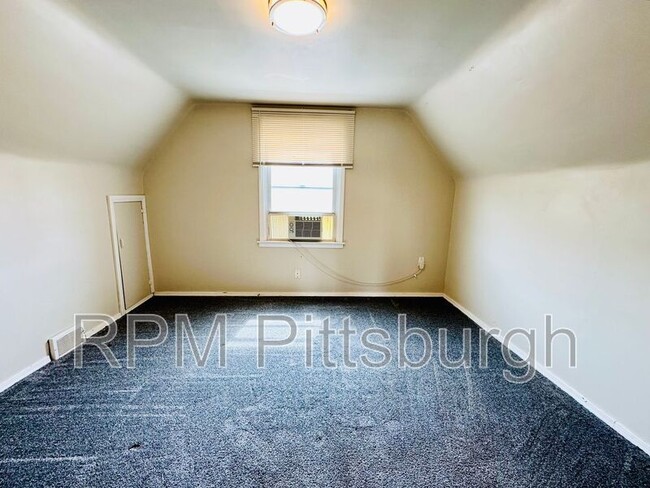 Building Photo - 419 Woodland Rd