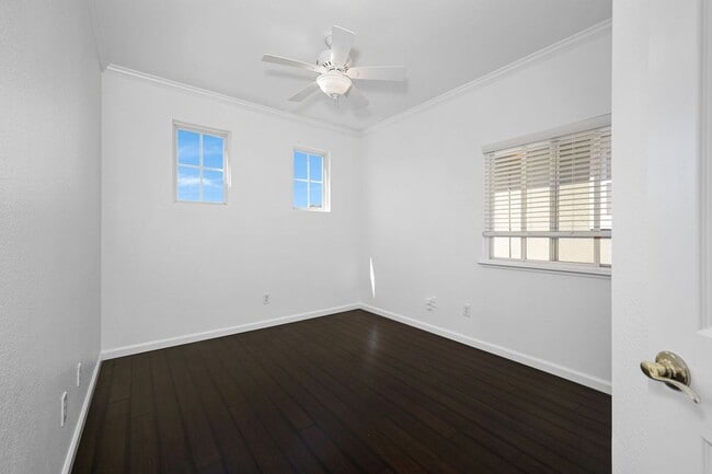 Building Photo - 166 Blackstone Dr