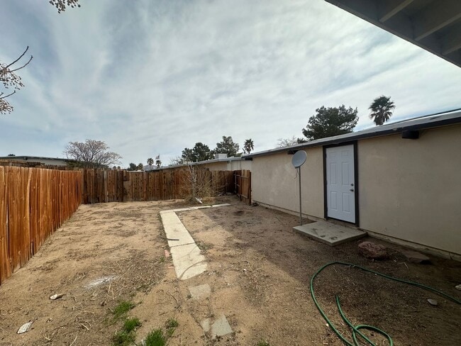 Building Photo - Modern 2-Bedroom Apartment with Garage – Convenient Living!
