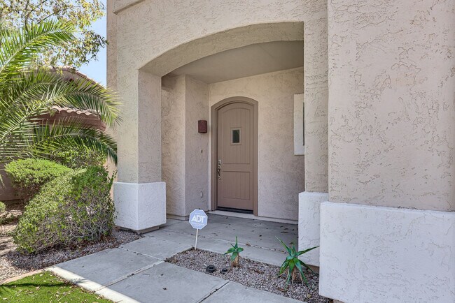 Building Photo - 3043 E Fremont Rd