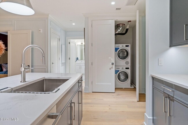 Building Photo - 19 Washington St