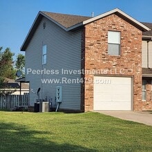 Building Photo - 844-A Lariat St
