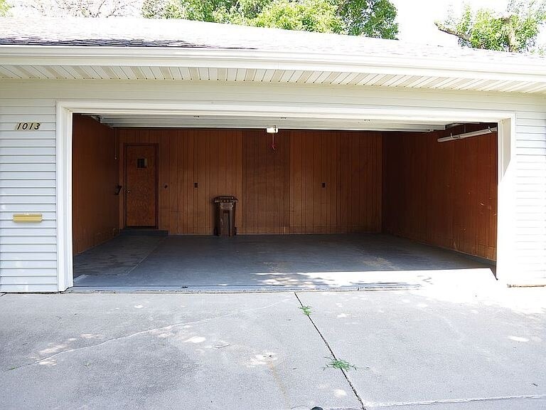 Building Photo - 1013 Maple Dr