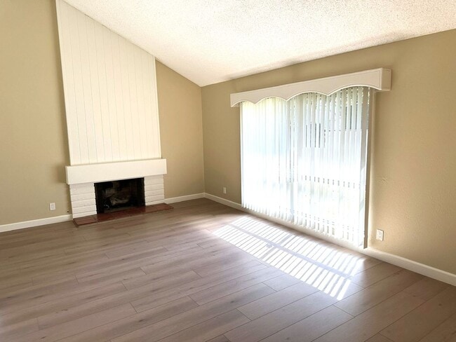 Building Photo - Spacious and Well Maintained 4 Bedroom Hom...
