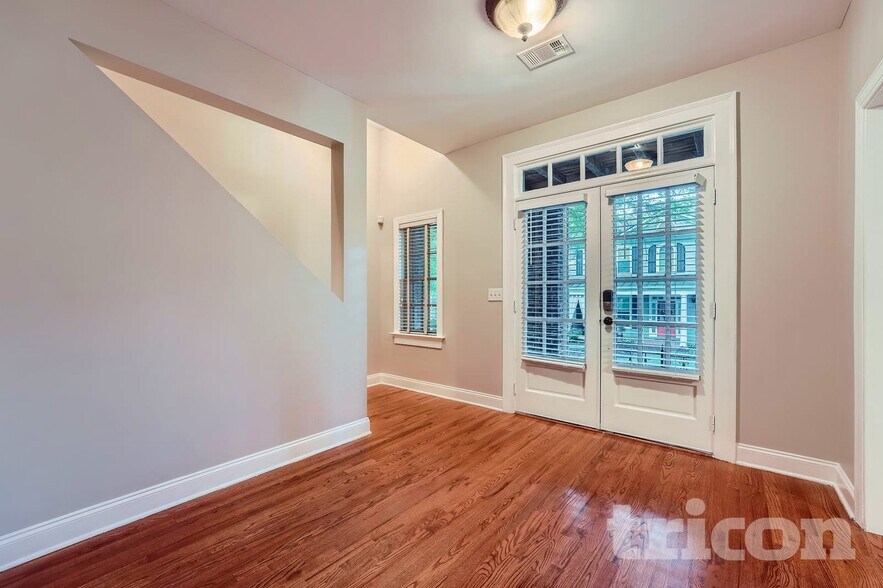 Building Photo - 1442 Hedgewood Ln NW