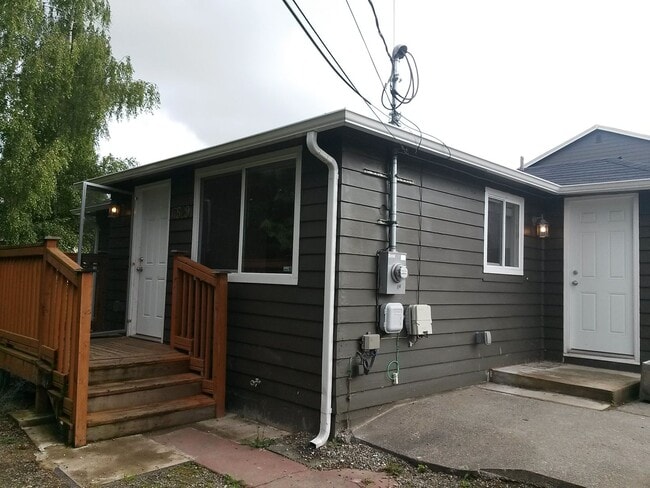 Building Photo - Lynnwood Bungalow