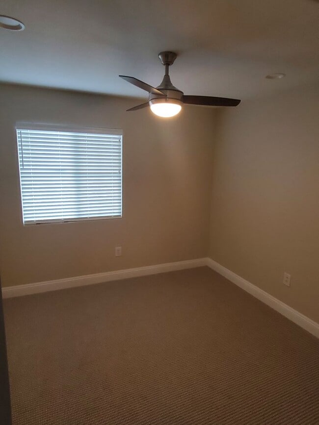 Building Photo - 4 Bedroom home in Elk Grove