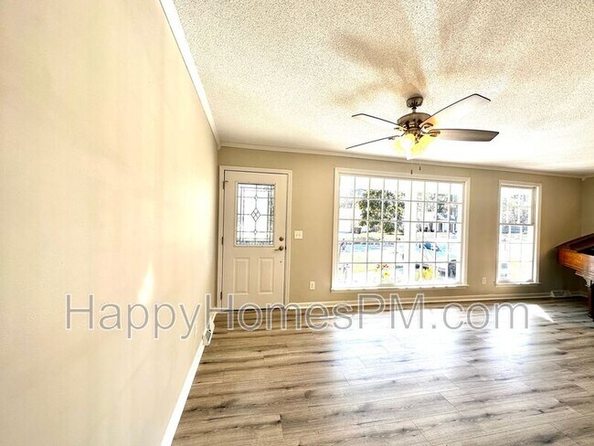 Building Photo - 6 Duck Pond Ct