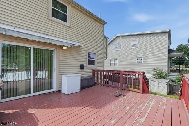 Building Photo - 635 Robinson Terrace
