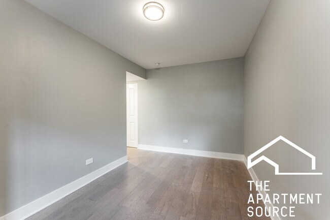 Building Photo - 2516 W Medill Ave