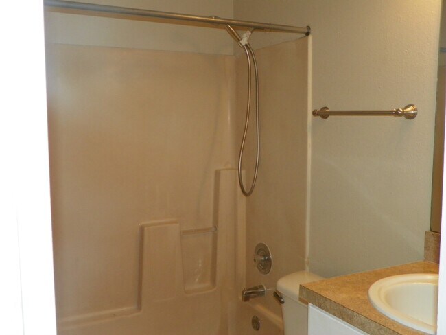 Building Photo - 410.412 Cypress Ln