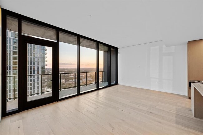 Building Photo - 610 Davis St