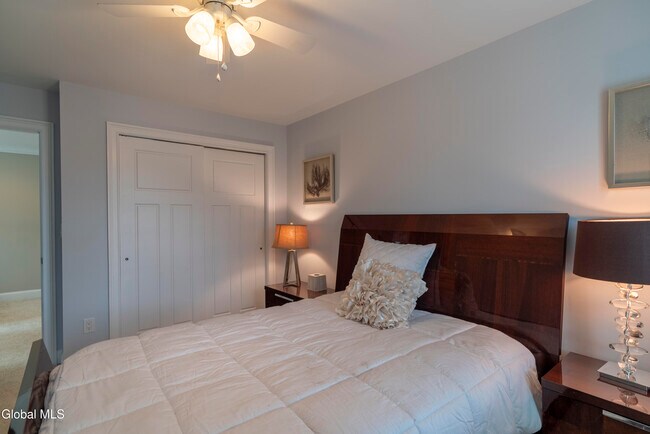 Building Photo - 5 Maria Ln