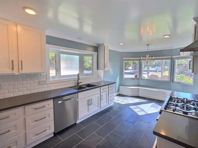 Building Photo - Charming Home for Rent in Naglee Park