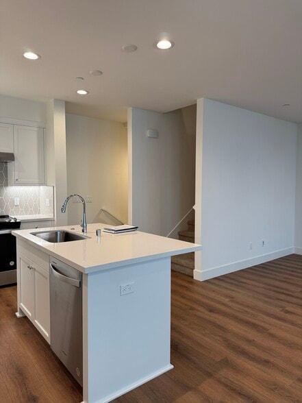 Building Photo - 35 Morera Ln