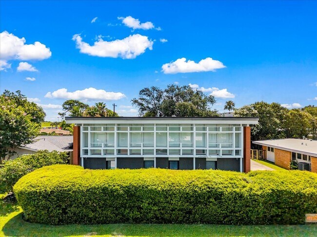 Primary Photo - 1310 Harbor View Dr