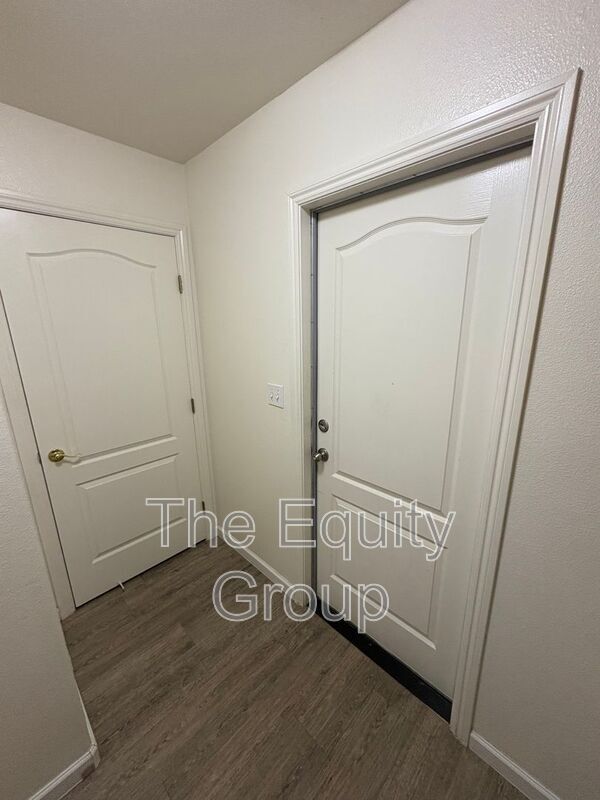 Building Photo - 2322 E Beech Ct