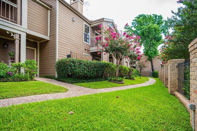 Building Photo - 1860 White Oak Dr