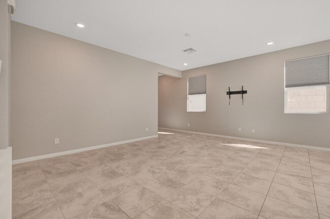 Building Photo - Gorgeous 4 Bedroom, 2 Story Home in SW/Mou...